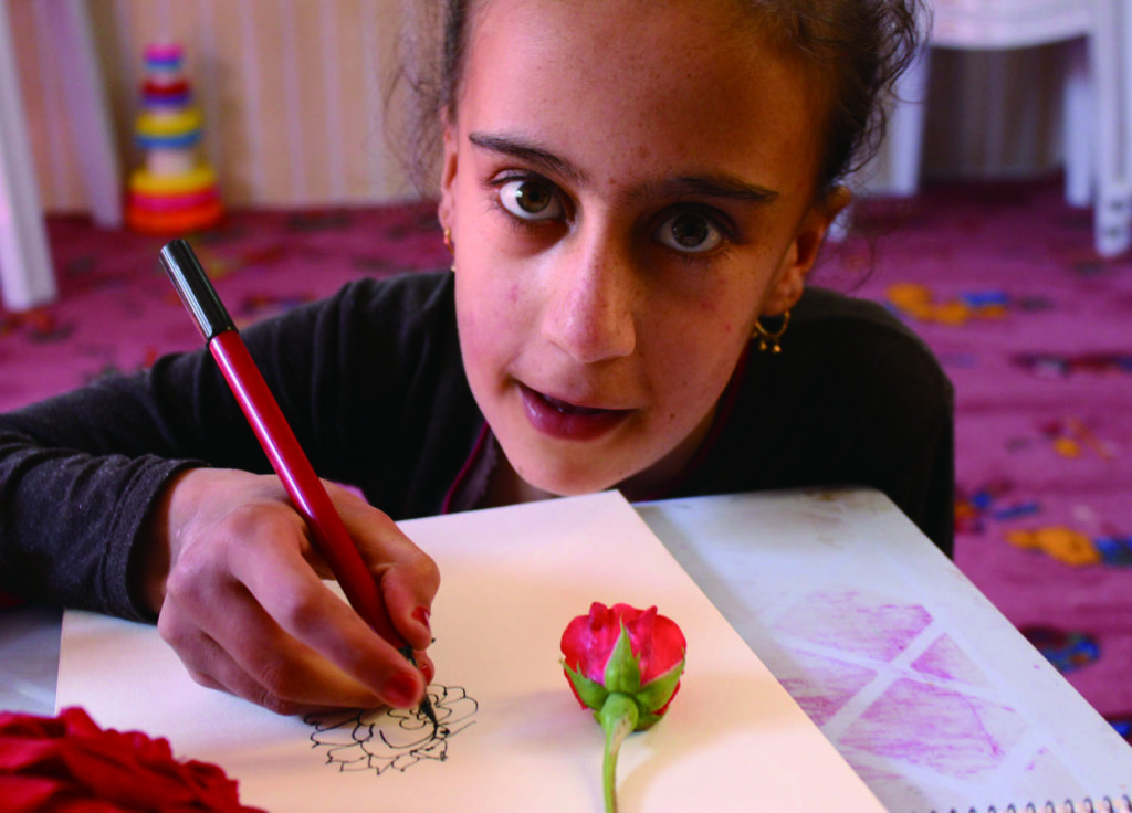 バラを描くイマーンちゃん Nanakaly Hospital,Arabil Iraq