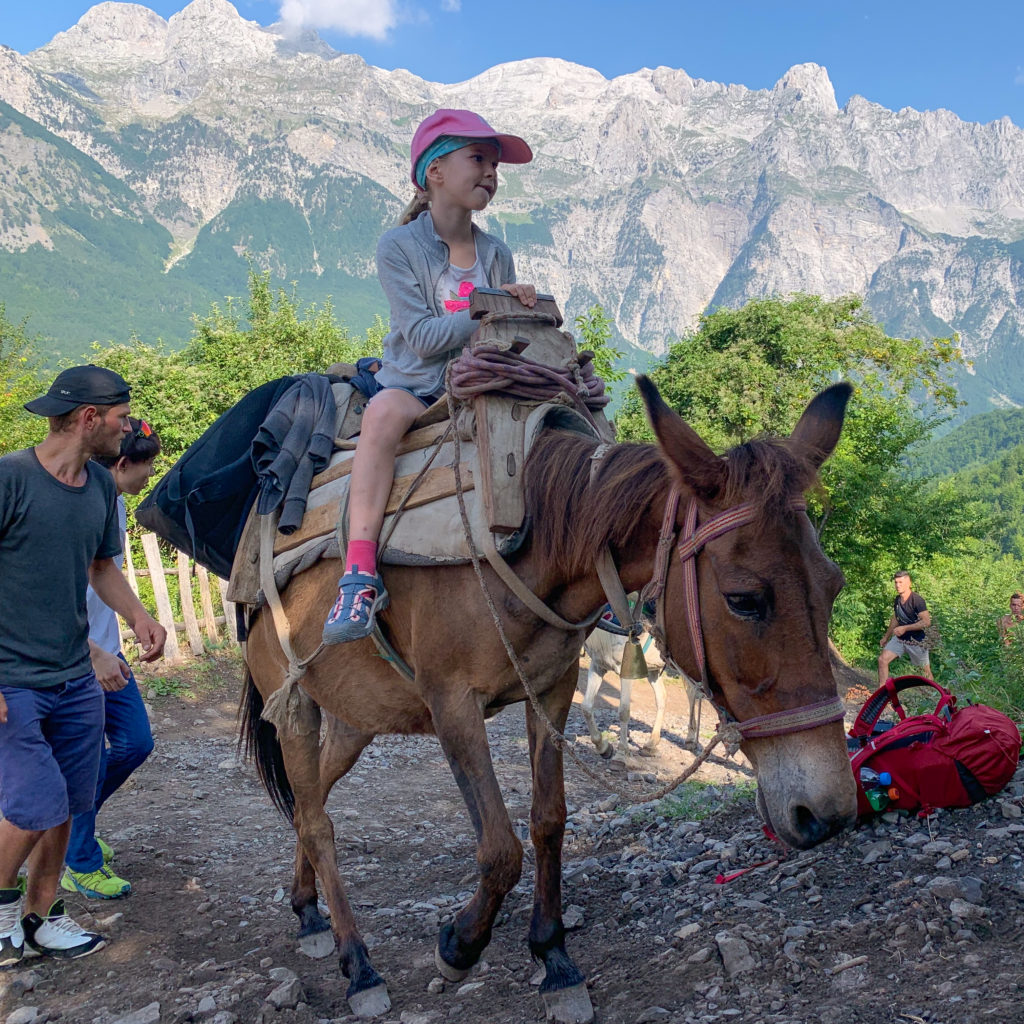 お馬にのってトレッキング
Theth, Albania