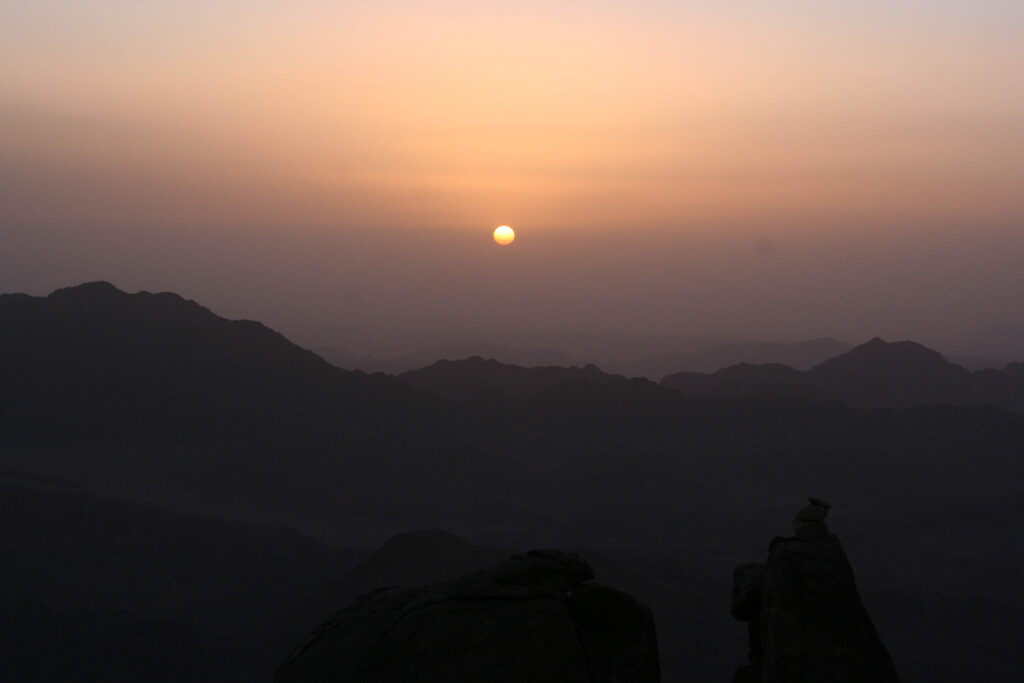 シナイ山の朝日
Sunrise on Mt. Sinai, Egypt